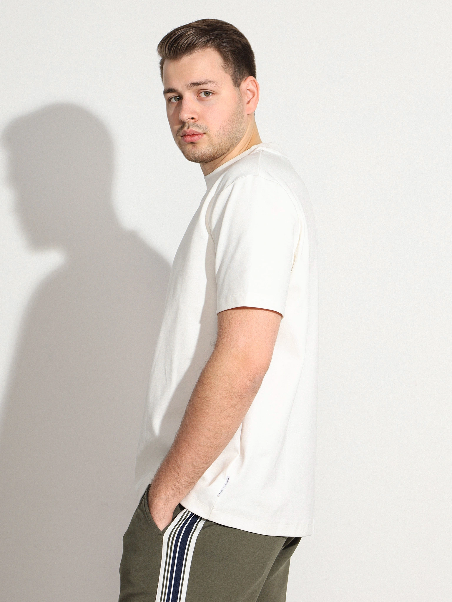 Футболка белого цвета из смесового хлопка